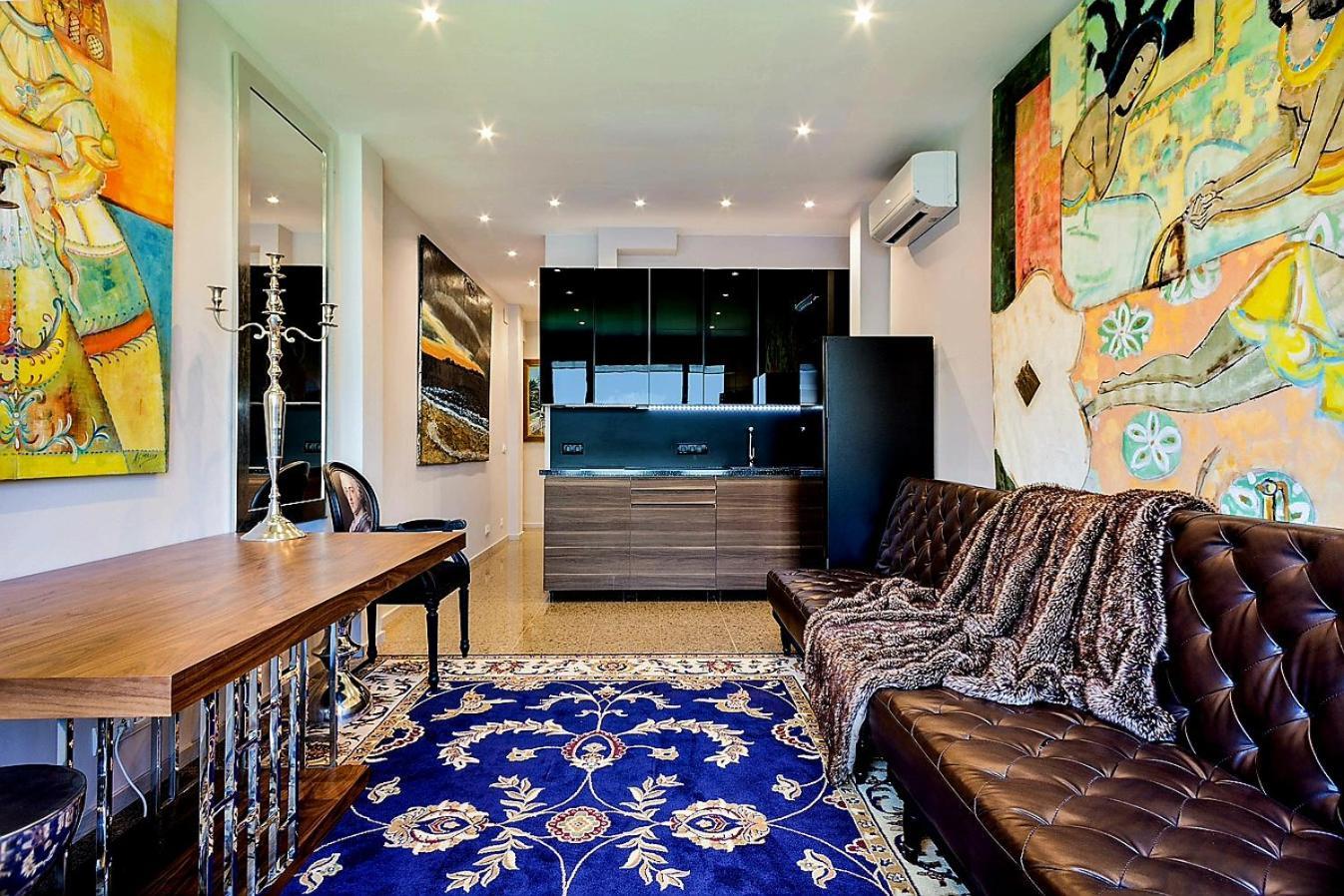 Luxury Two Bedrooms *