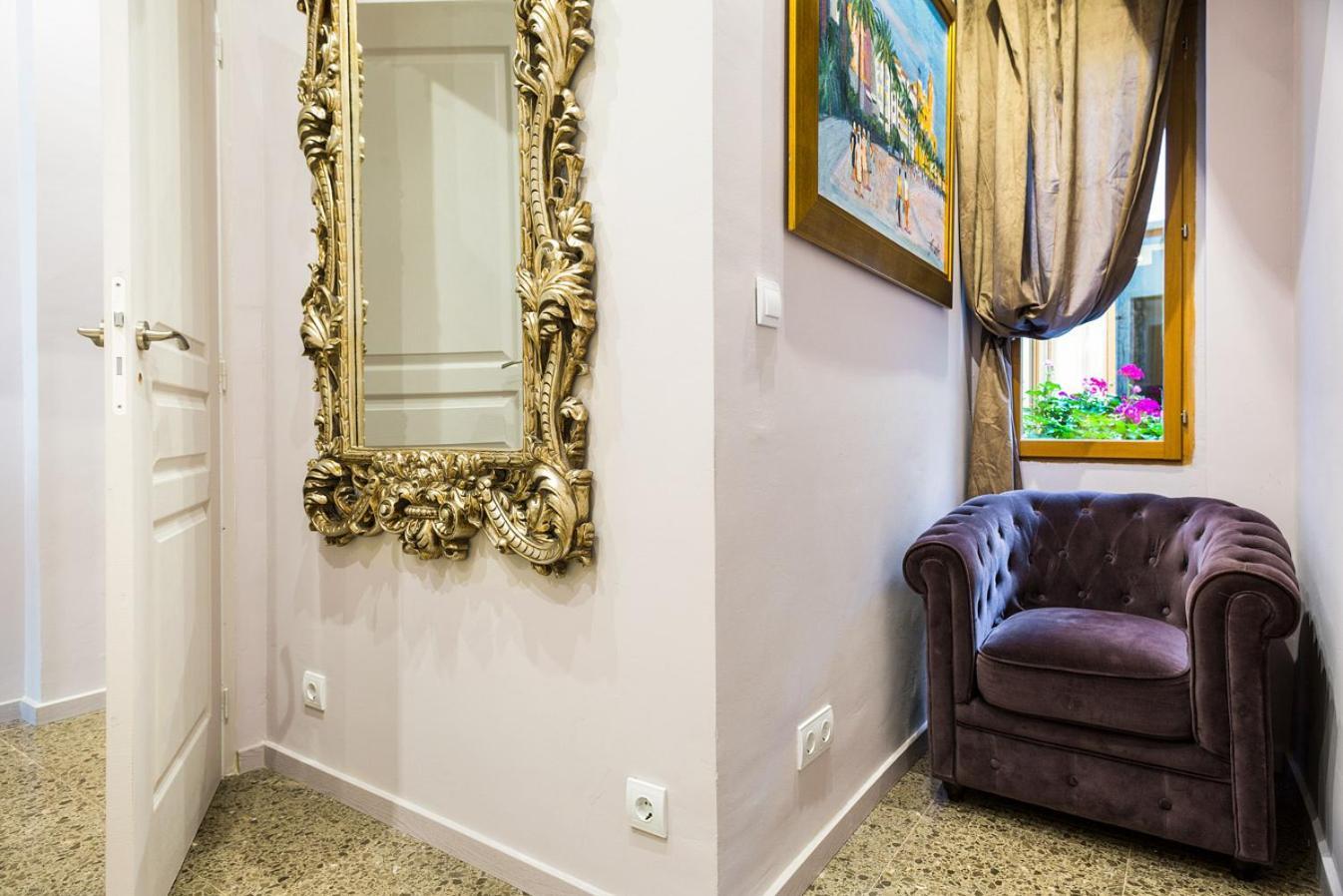 Luxury Two Bedrooms *