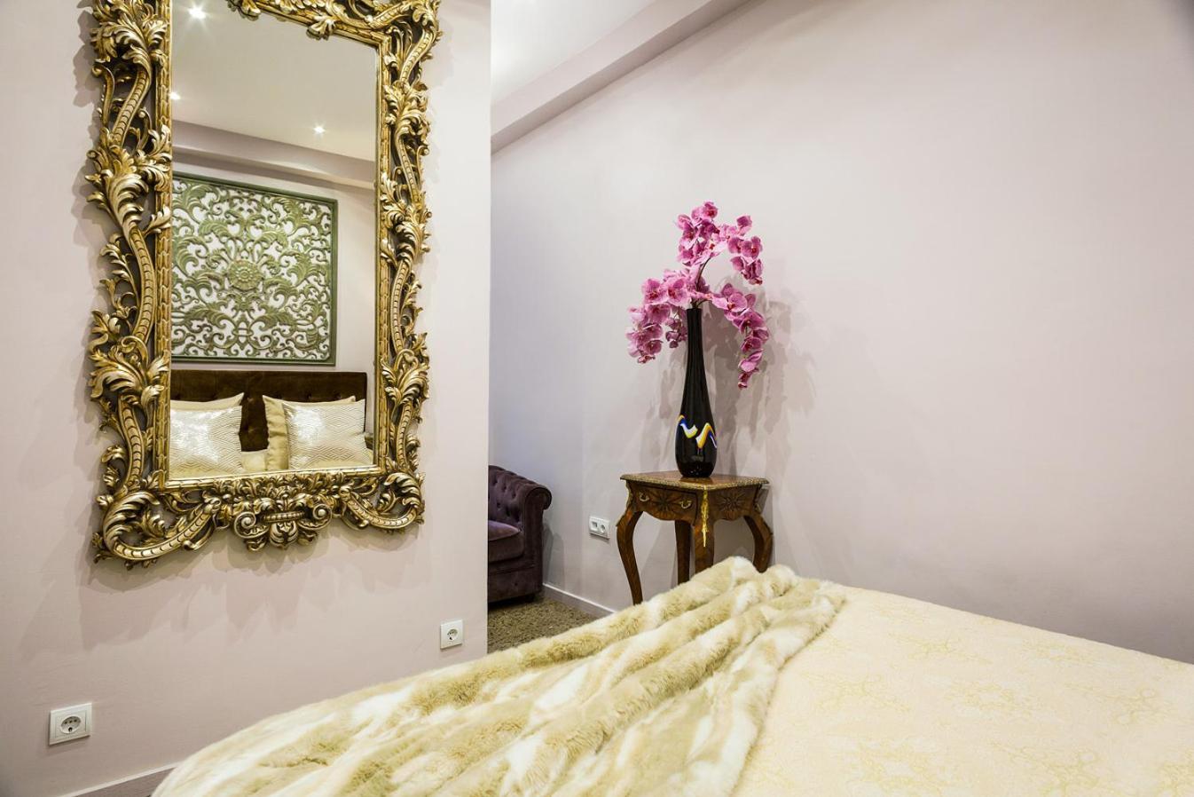 Luxury Two Bedrooms *
